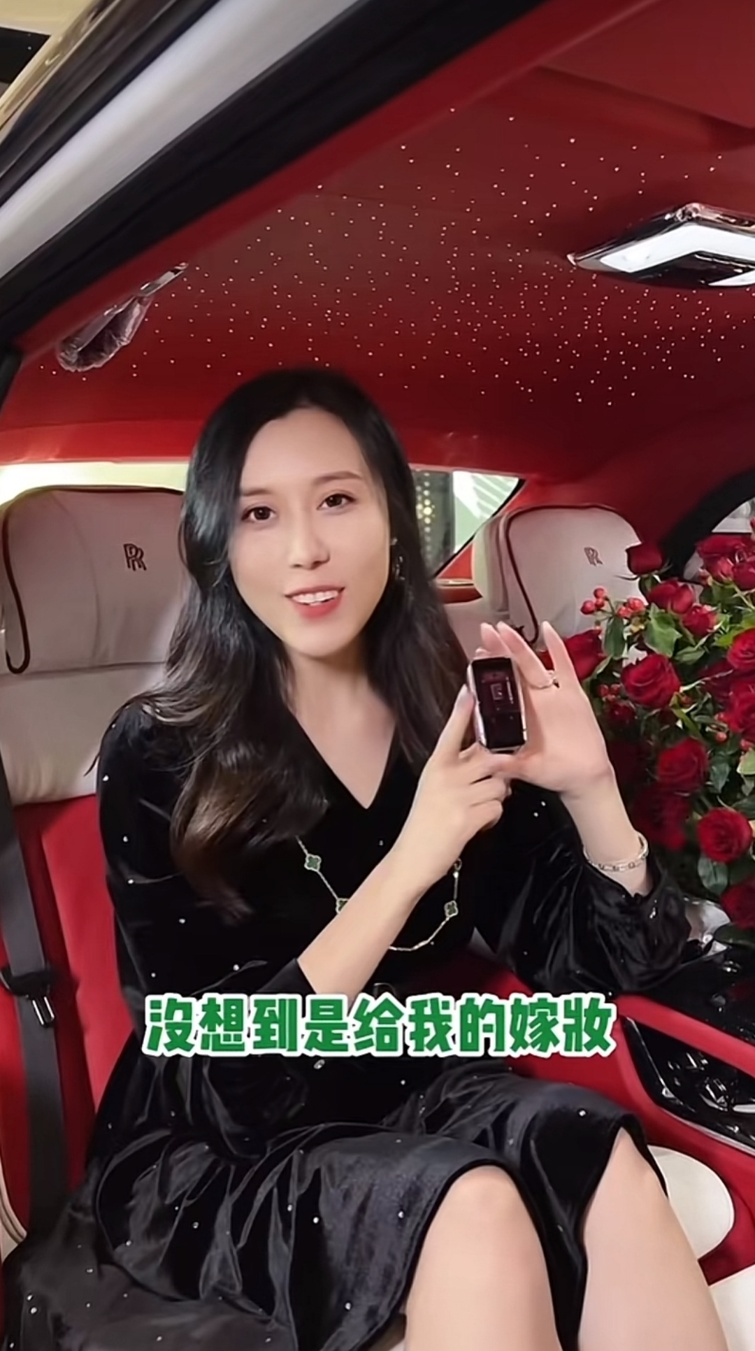 豪宅|富家千金怀孕拍婚纱,和男方拥吻超甜蜜,陪嫁千万劳斯莱斯两豪宅