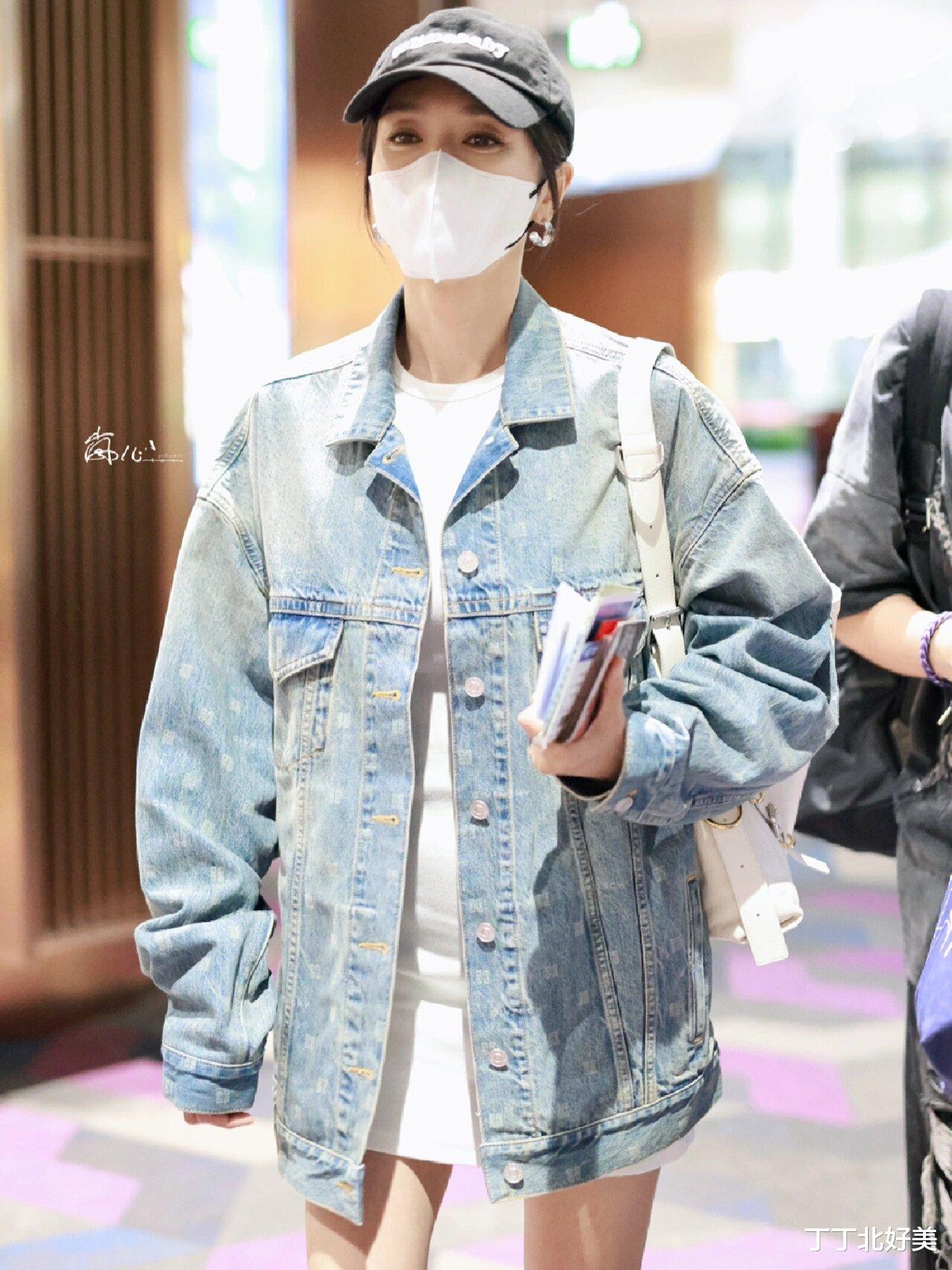 44岁秦岚带火了一种新穿法:“外面去开会,里面去夜店”,太减龄