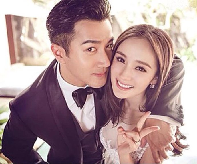 杨幂刘恺威一家三口中秋团聚，争议后重新携手