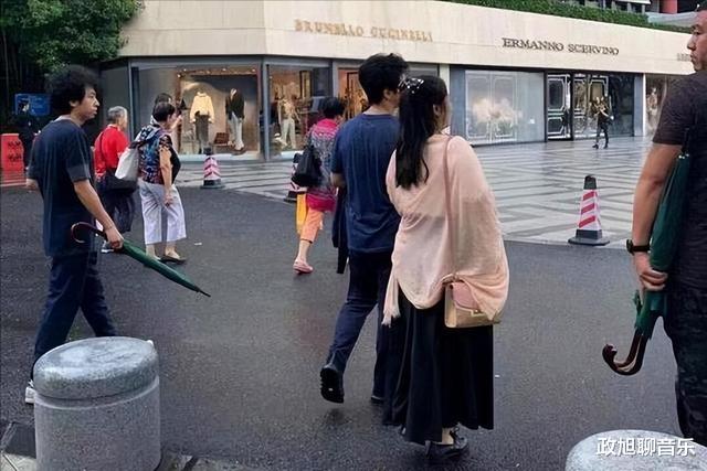 李健|李健突然登上热搜,心里咯噔一下,原来我们都被他的温文尔雅骗了