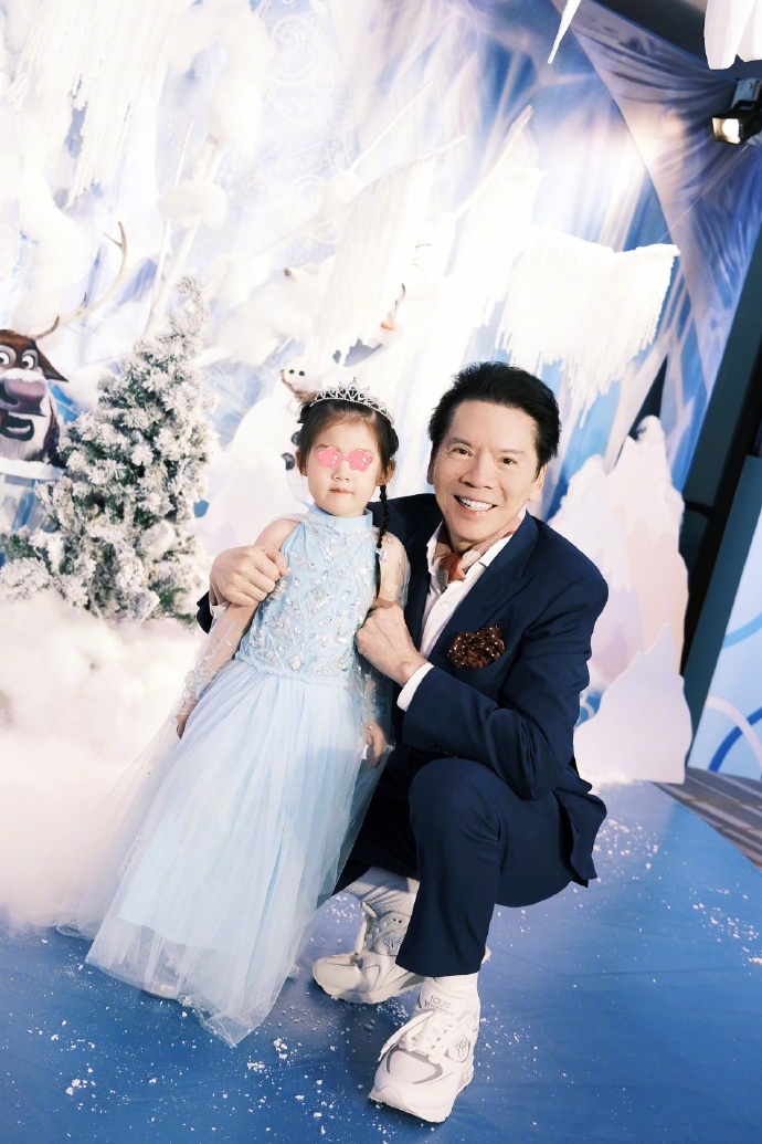 向太为孙女庆生，透露孙女的可爱之处，还透露孙女和向佐有趣的事