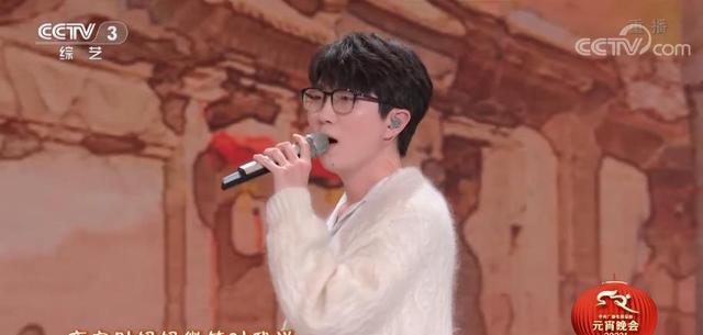 周深|央视元宵节晚会,周深毛不易强强联手,神仙合唱,再创收视新高!