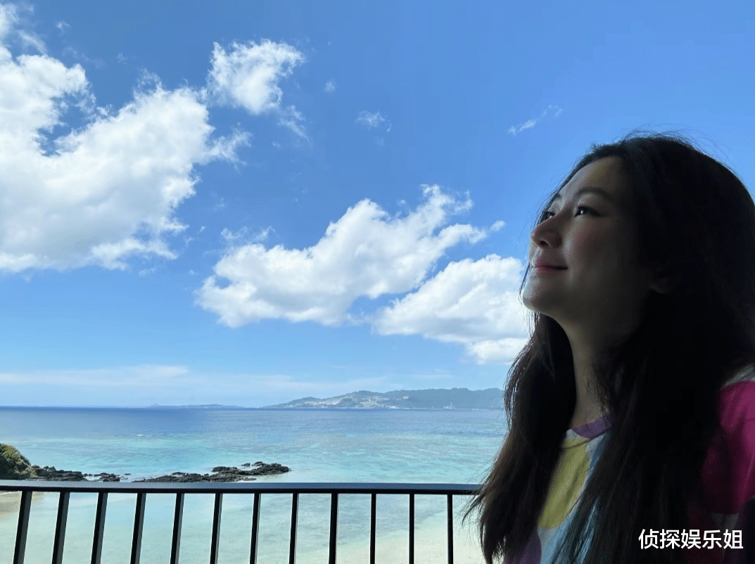 Selina分享产前最后一次旅行,挺孕肚穿泳装,肚大如箩状态超好