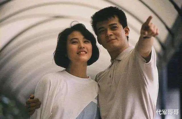 57岁周海媚被传去世！曾经历9段恋情1段婚姻，如今还是孤身一人