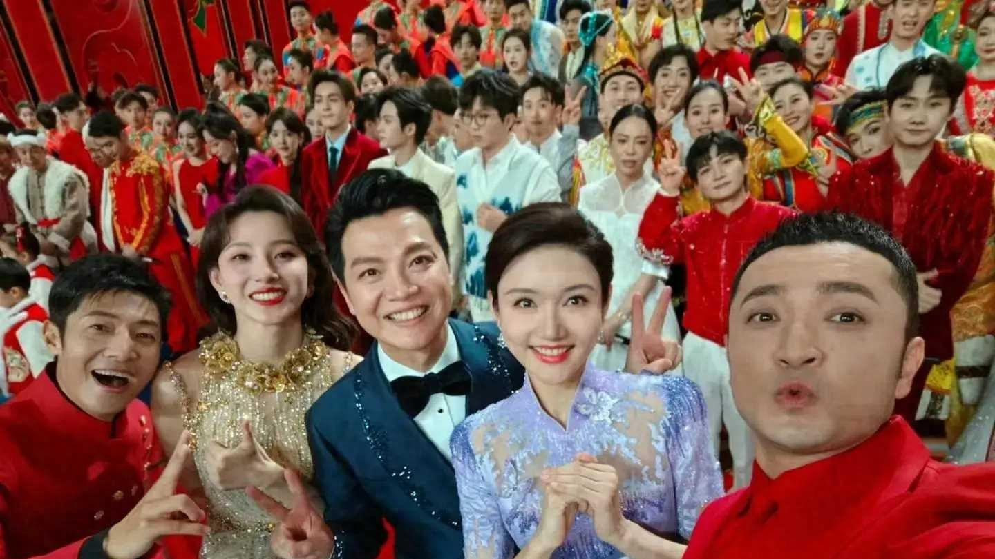 春晚成了“修罗场”，谁真心机、谁假心虚，明星小动作都藏不住了