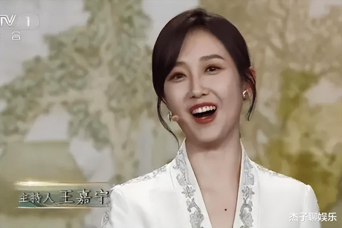 事实证明，央视这次看走眼了，7位主持人离职还有节目已停播！