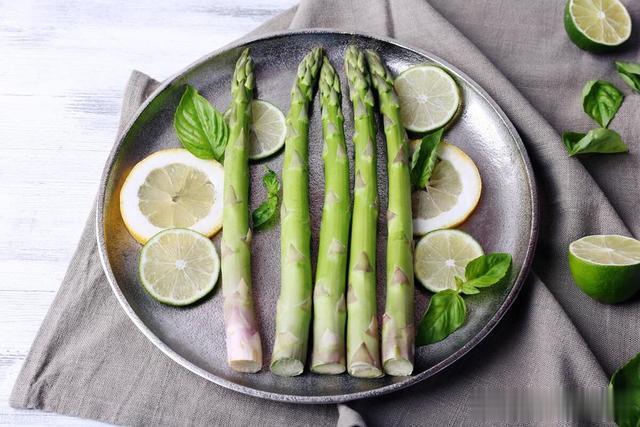 芦笋减肥？真能靠它逆袭身材？老李挑战奇葩瘦身实录