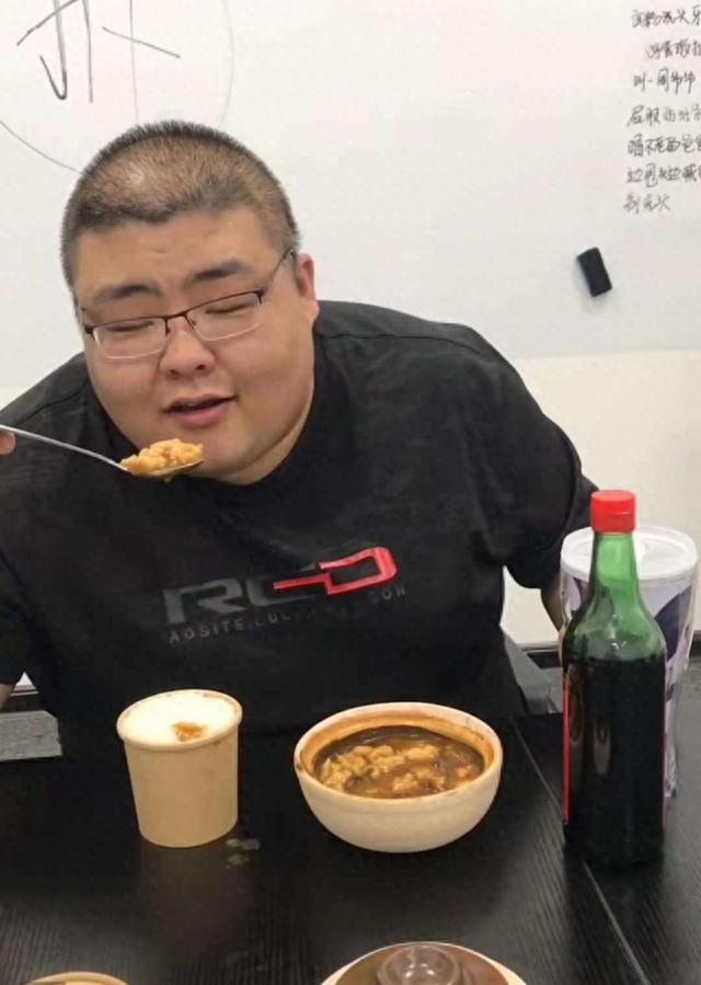 “吃播四巨头”现状:2年没俩,恩克吐血、上呼吸机,狂吃不减肥