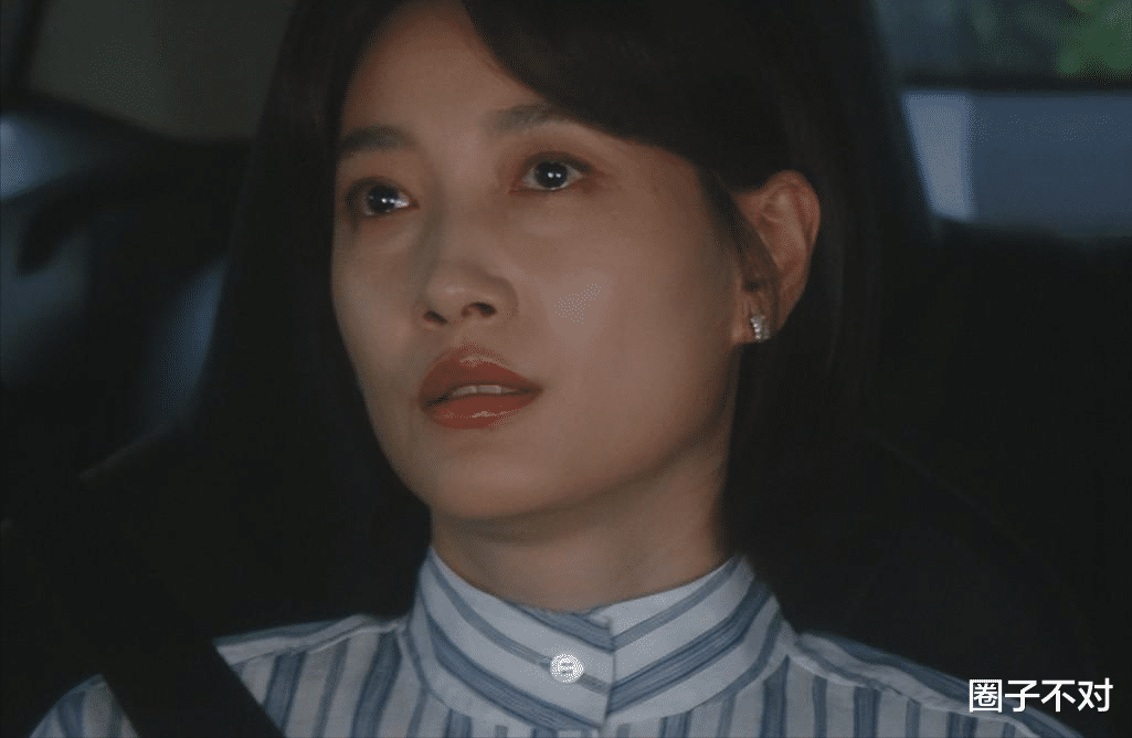 天呐！“硅胶脸”的风都刮进央视了，这次连热依扎都跟着摔了跟头