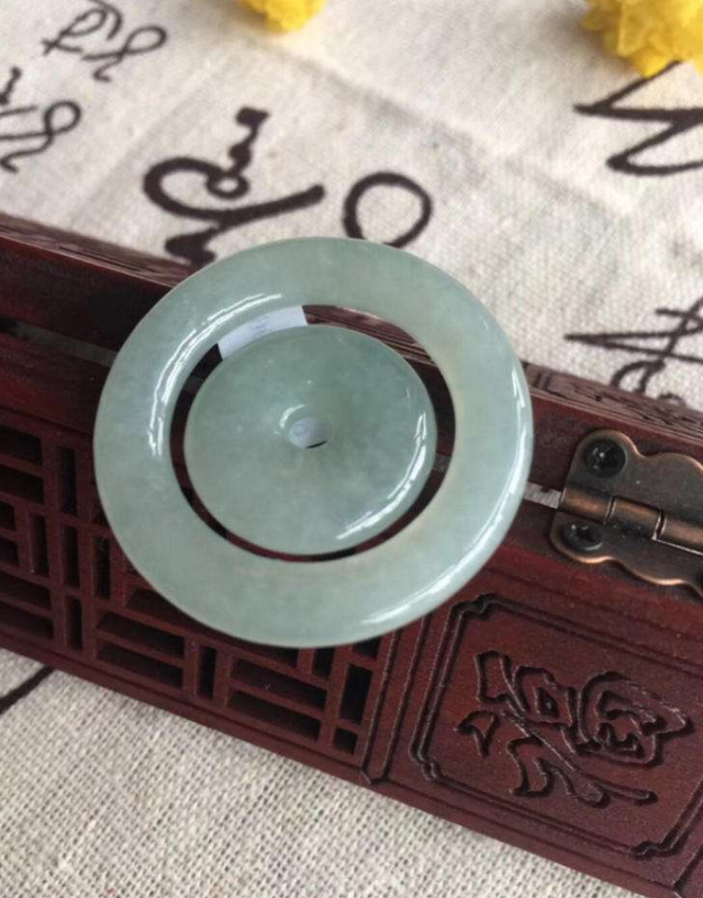 翡翠|十方和气精神爽,四海同心道眼明!翡翠同心扣有哪些寓意?