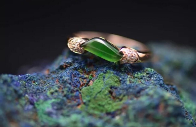 翡翠|行话科普！翡翠行家常说的调水到底是什么意思？