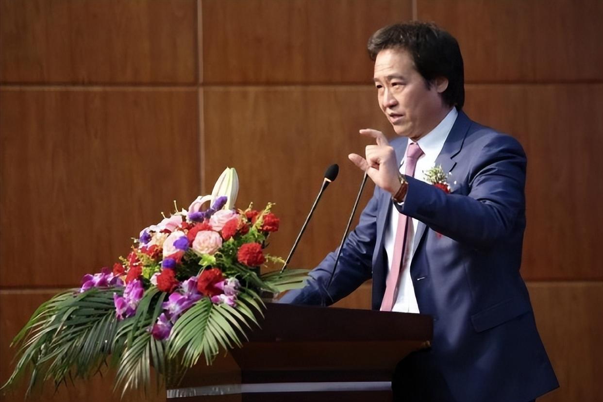 事实证明,35岁还“黑料不断”的刘亦菲,始终难逃“干爹”陈金飞