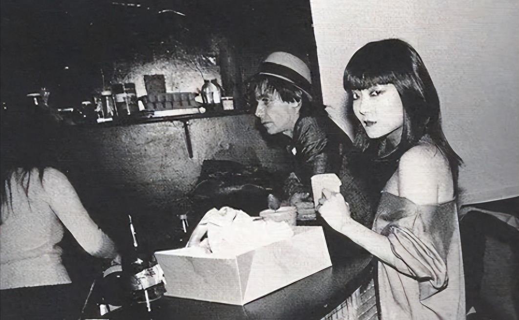 费翔|春晚“第一美男”,首次登台被封杀14年,年过60至今未婚!