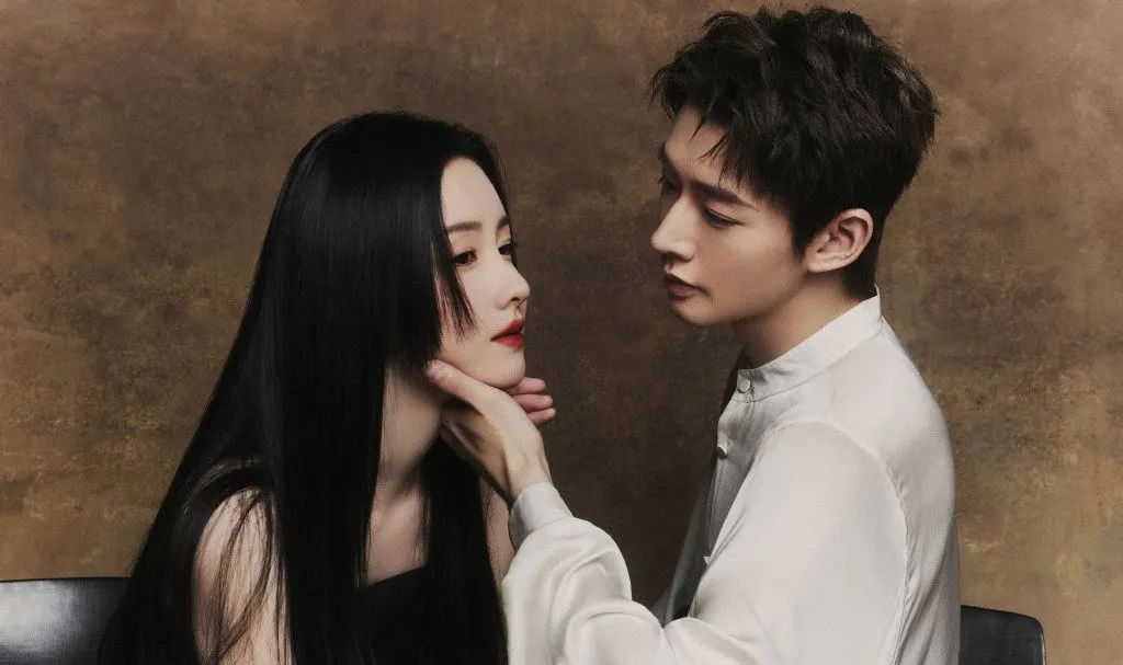 这俩的恋爱瓜,也太离谱了吧