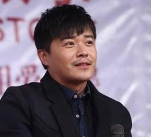 陈思诚|陈思诚开豪车带小21岁女友约会！紧紧搂抱好恩爱，女方素颜太惊艳！