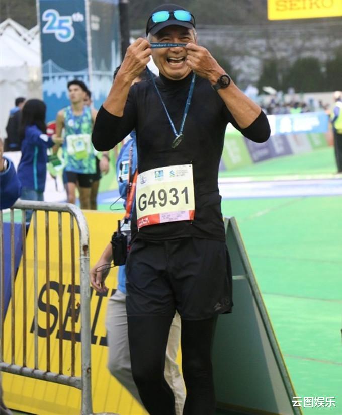 周润发|众星参加马拉松!67岁周润发获奖牌太开心,TVB视后打破个人记录