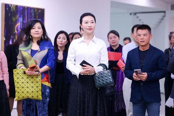 “超越的维度”： 24 位艺术家跨度近四?余年的艺术探索