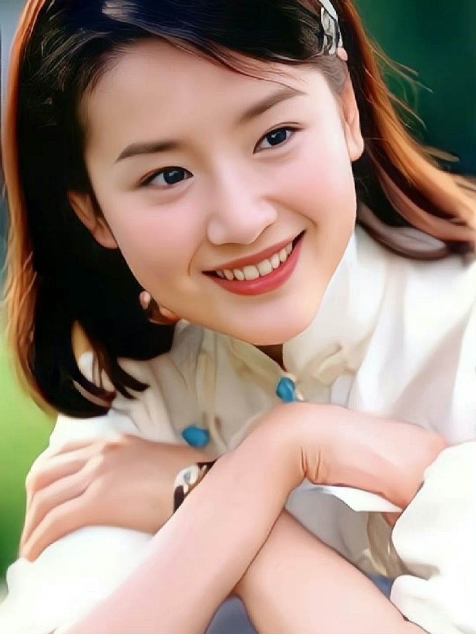 27年前赵丽蓉的春晚小品，谁注意到端酒的丫环？后来火得一塌糊涂