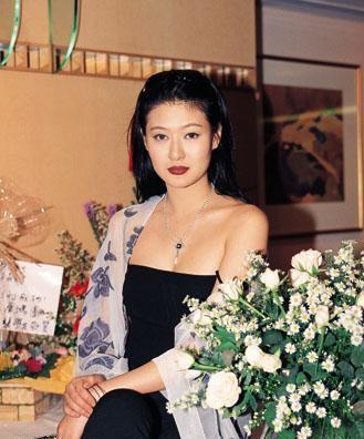 陈宝莲|纪实陈宝莲跳楼21年,儿子被王菲经纪人抚养,模样酷似干爹黄任中