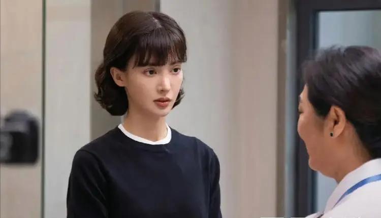 |央视“撑腰”！太子爷“被贬”成凡人？国剧职场终于不装了