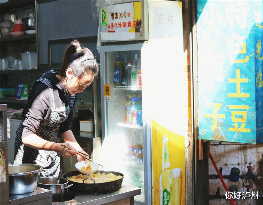 土豆|小街子巷:在这条街上,茄饼和宽粉只是配角,真正的主角是土豆