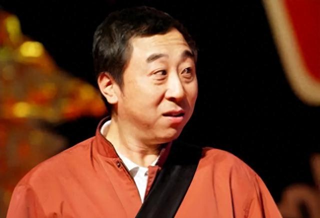 春晚钉子户冯巩老婆首曝光,低调美艳不输女星,难怪40年恩爱如初