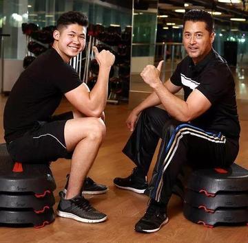 香港知名星二代公开新恋情，在好莱坞出道，网友：没有爸爸帅