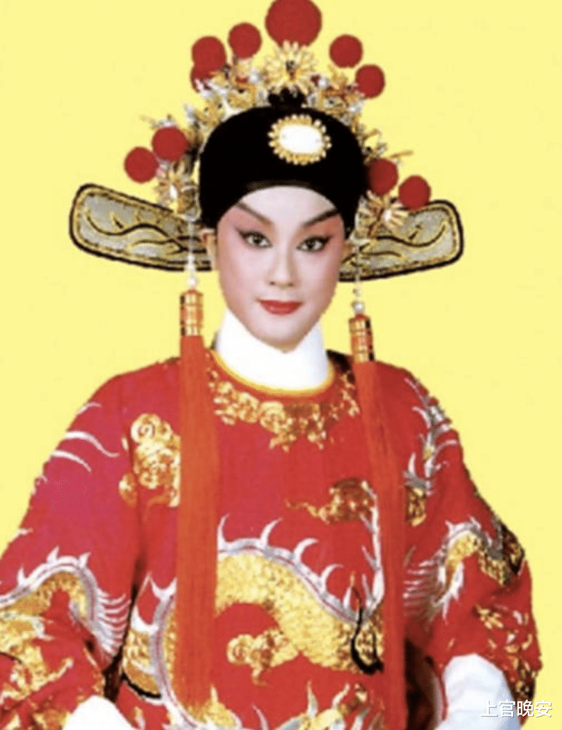 论女扮男装只服这几位,雌雄莫辨,风流倜傥,差点相信她们是男人