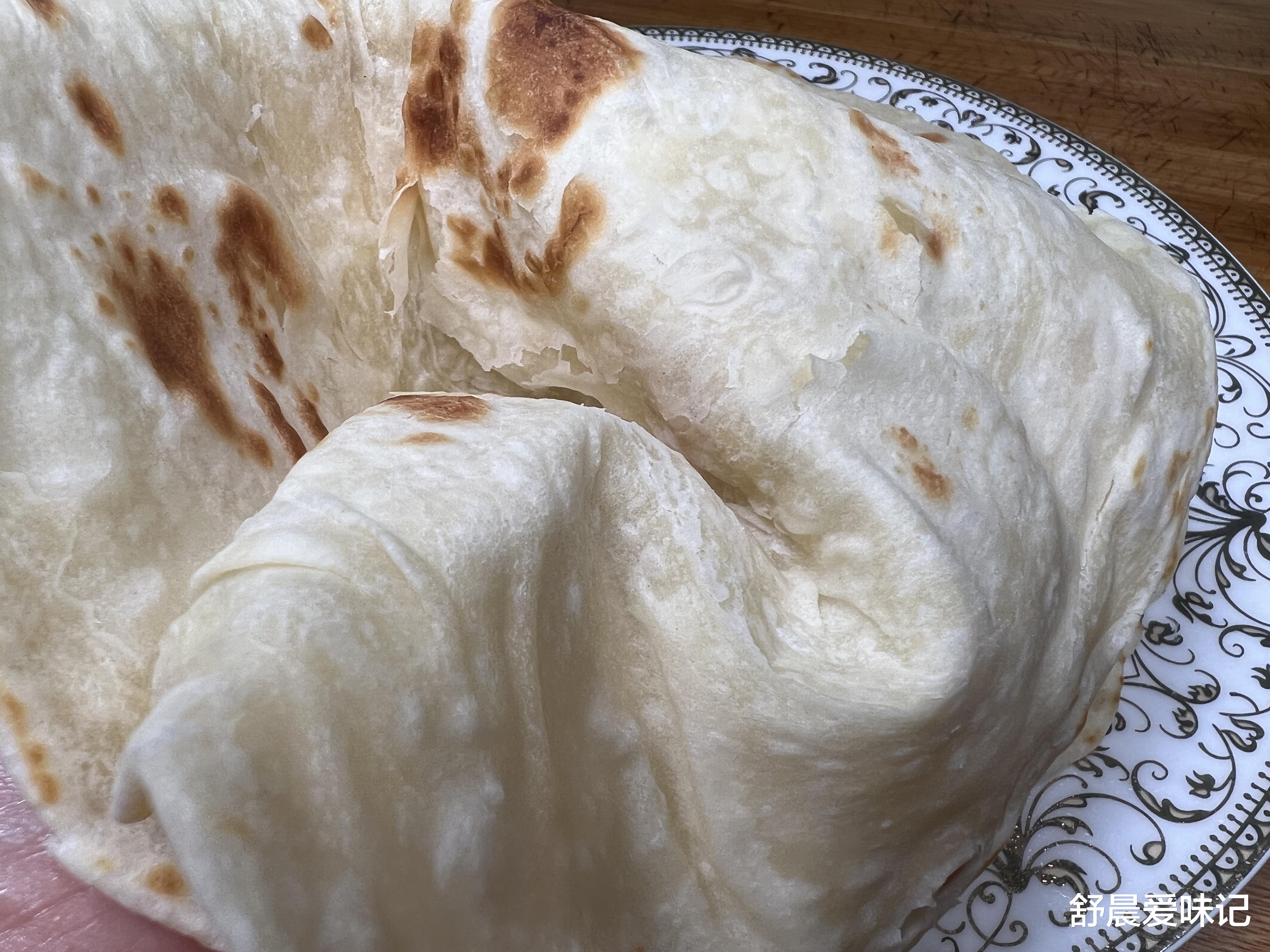 面粉|面粉中加食盐和鸡蛋，可以做薄饼，吃起来劲道有嚼劲，2分钟出锅