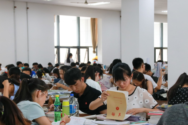 我,985硕士,学费年年涨,年年凑不齐,毕业却只能送外卖