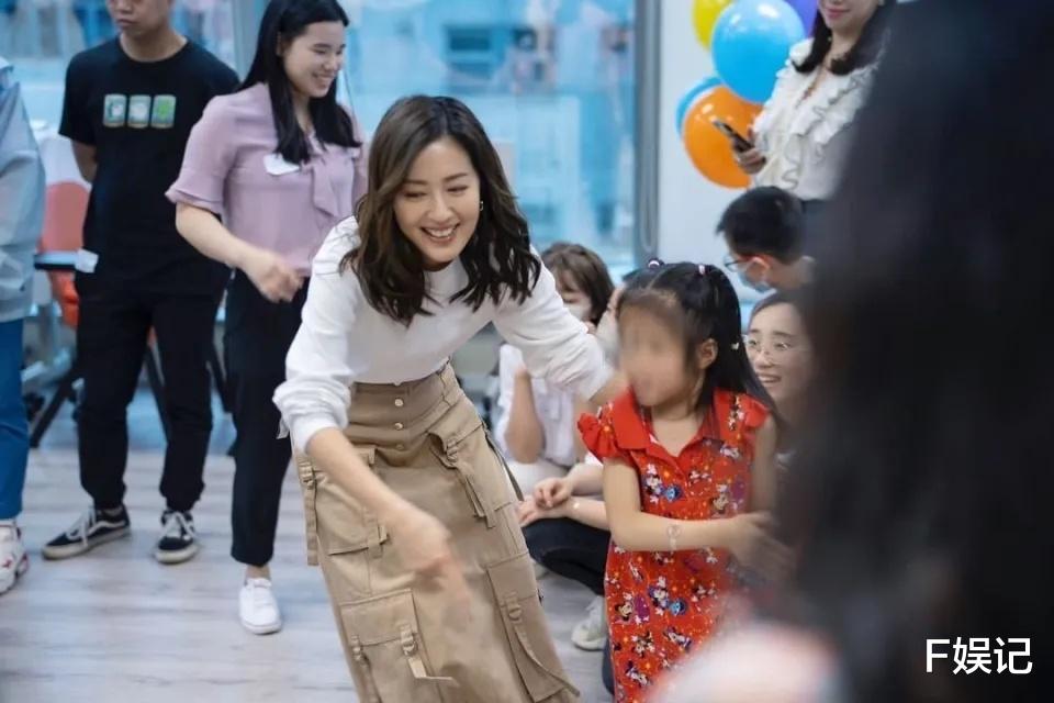 谭松韵|林子善黄嘉乐都带着太太为唐诗咏庆生 郑嘉颖和马国明缺席生日饭局