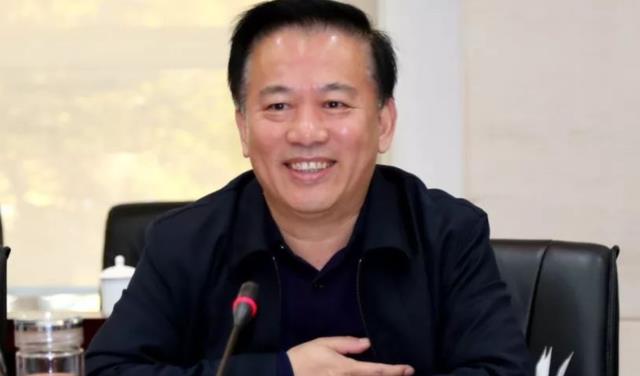 人大常委会|山东人大常委会原副主任被查，履历曝光引热议，晋升速度值得怀疑