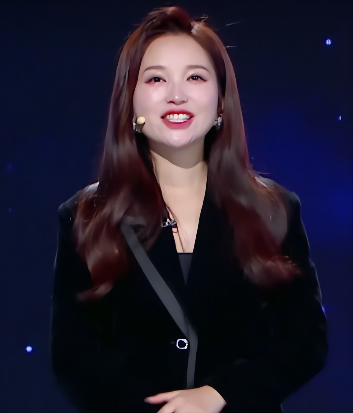 当36岁方媛和29岁吉娜站在一起,我才彻底明白,美人在骨不在皮