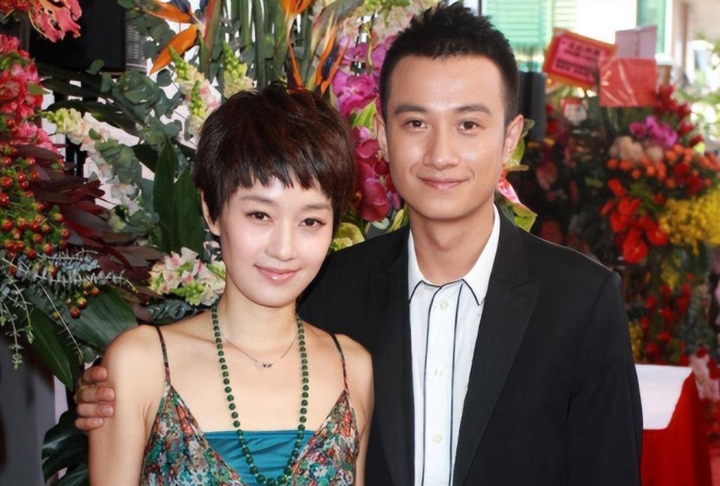 马伊琍一家五口露面!