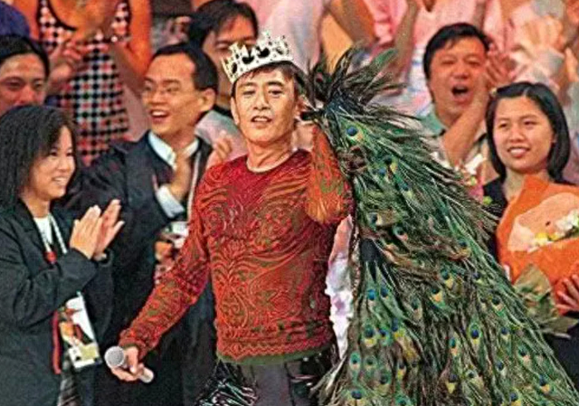 2002年“妖王”罗文去世，葬礼轰动全港，刘銮雄为何会被赶出灵堂