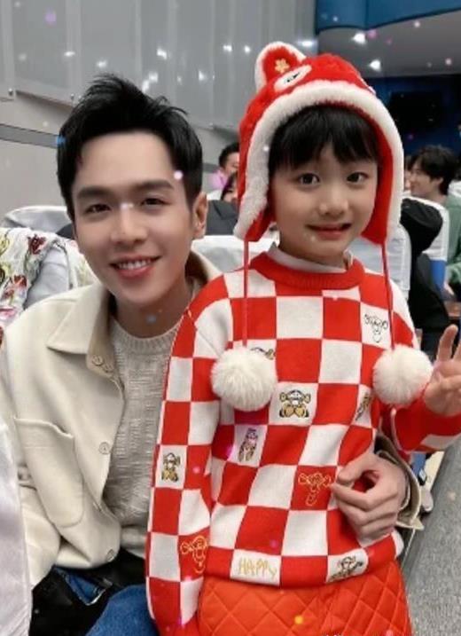 曝网红ABCD妈风波升级！二姐三弟疑似举止暧昧，更多槽点被扒出！