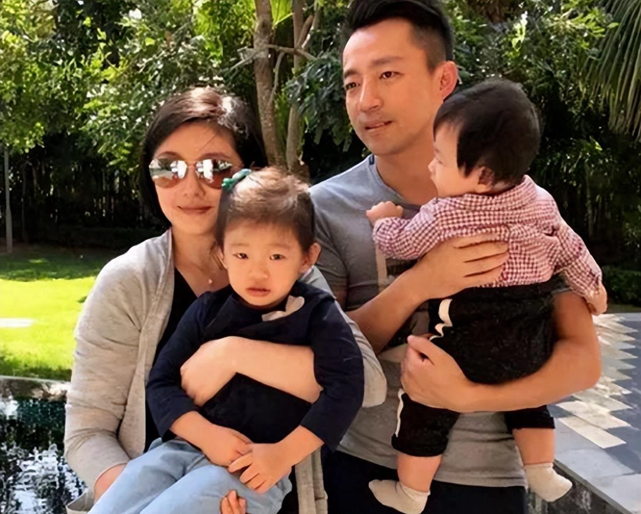 大S产后首露面,素颜美颜惊艳众人,网友赞叹恢复神速