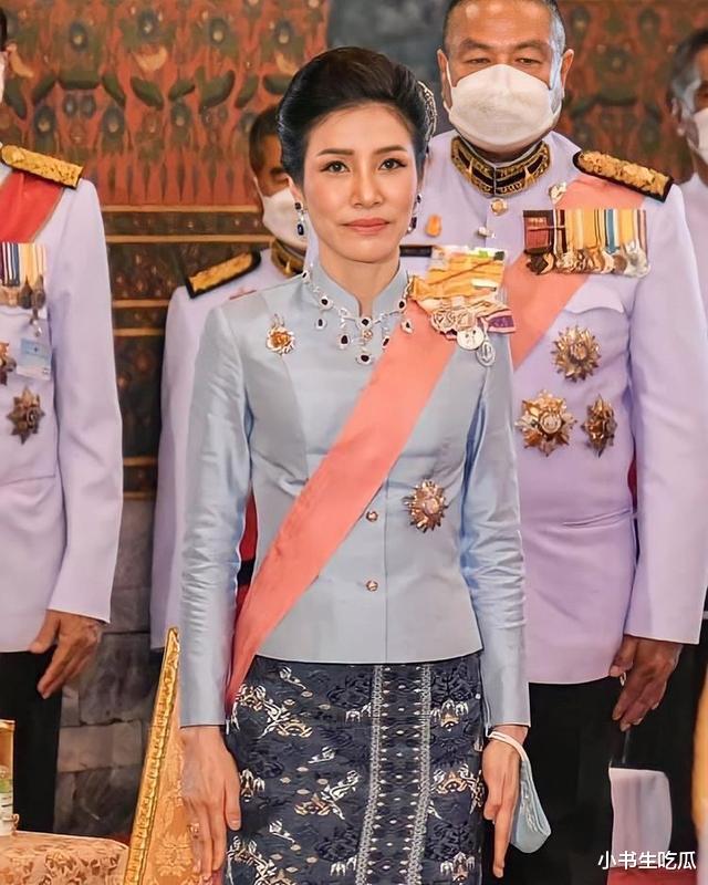 曾经的苏提达被贵妃抢风头，气到皱眉头，如今独占后宫笑容灿烂