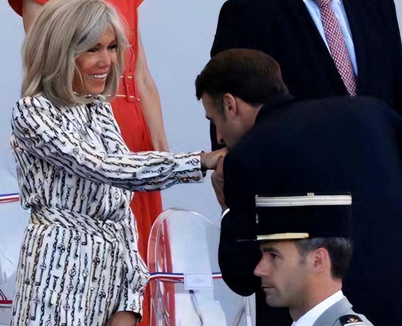 马克龙有多爱布丽吉特？把她的照片复原成少女，还把自己变成了老头