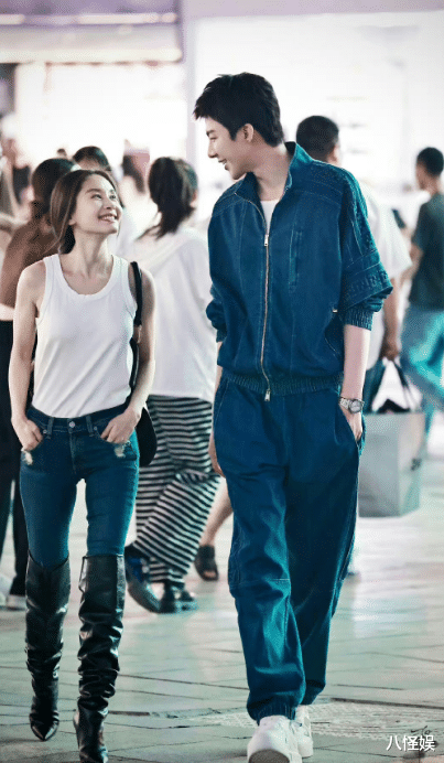 王子文前任吴永恩上海看展,获短发美女陪伴,女伴打扮时髦引关注