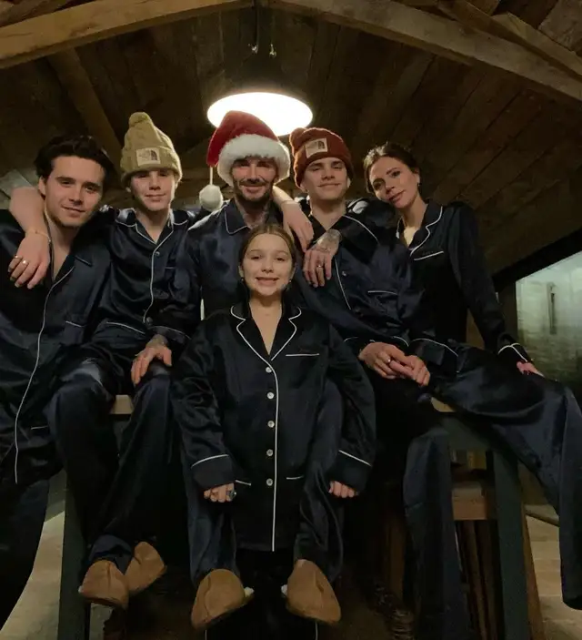 贝克汉姆家开圣诞睡衣派对，超欢乐，小七走在肉眼可见的变美路上