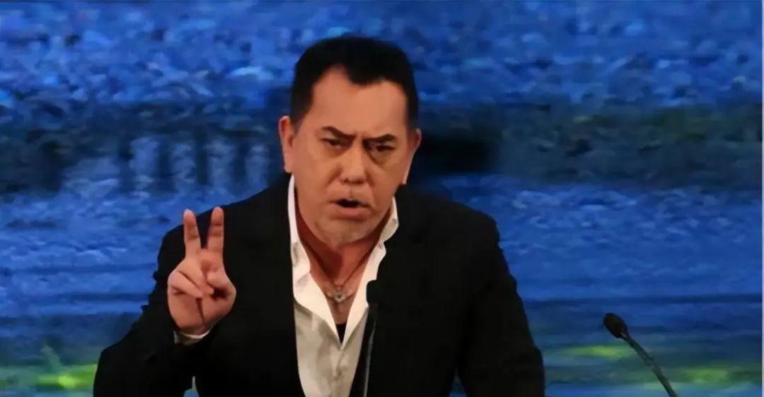 黄秋生成功重回港圈,晒和吴镇宇刘青云合照,称是兄弟会