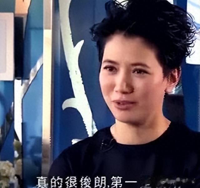 张智霖评论区沦陷:无爱的婚姻真可怕,自爆不用避孕套,1年吻1次