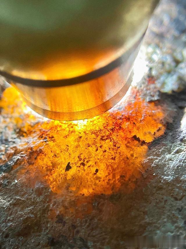 |你会懂得通过翡翠原石光感来判断内部品质吗