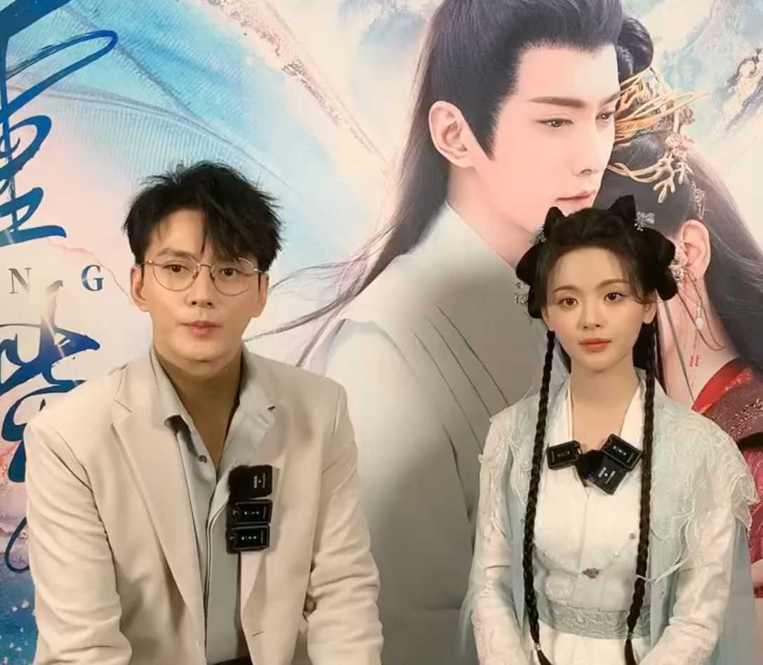 杨超越|杨超越徐正溪合体扫楼,女方被赞可爱漂亮,给员工化妆撞脸黄子韬