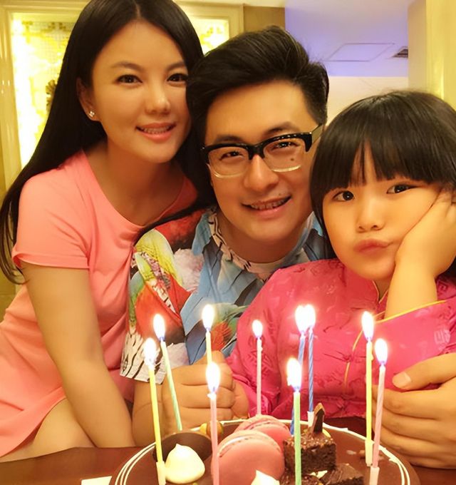 王岳伦为王诗龄做大餐并否认恋情!父女相拥大笑,李湘也回京相聚