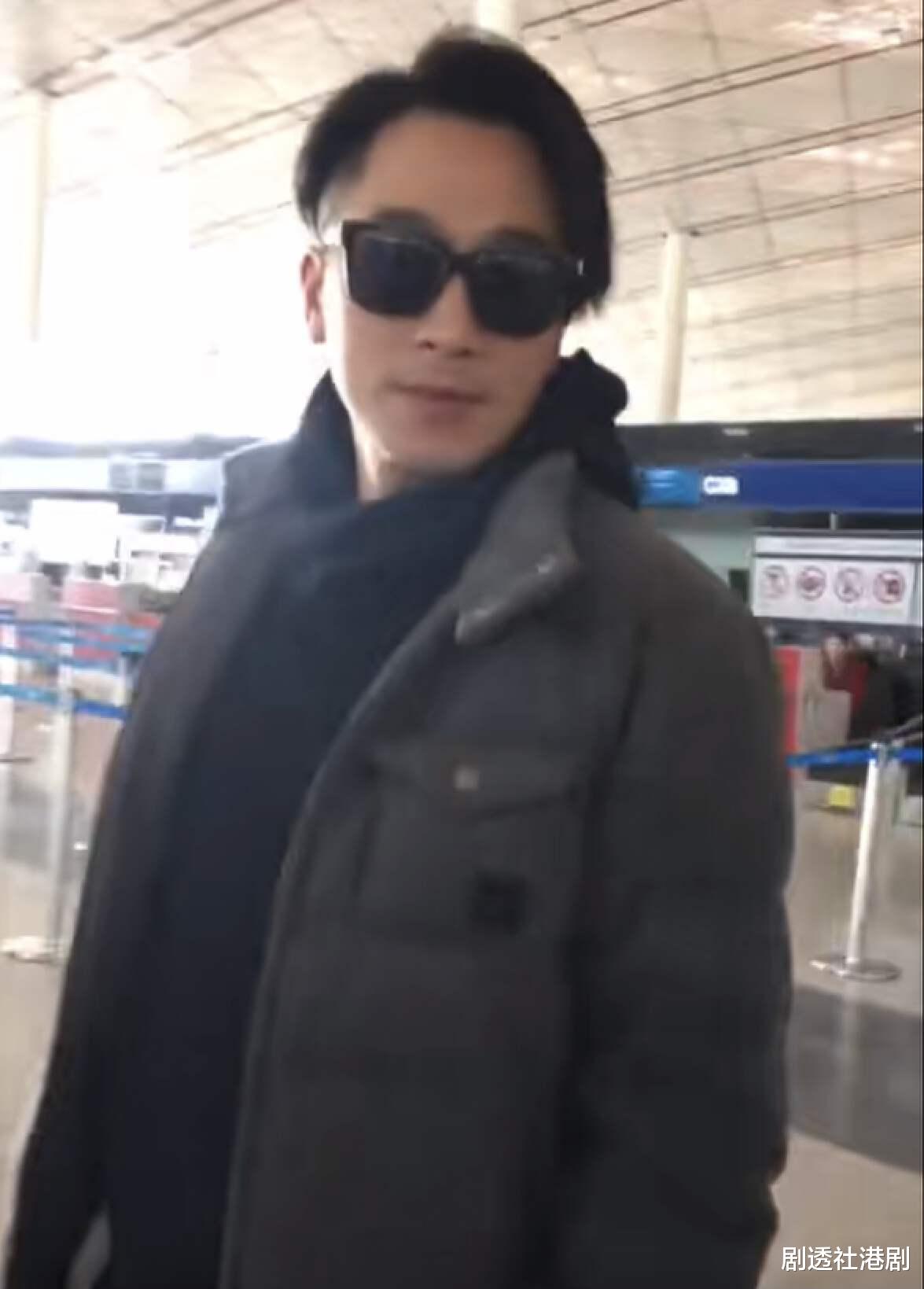 TVB前当家小生现身机场！被粉丝抓拍主动走近，却吓到大家忙后退