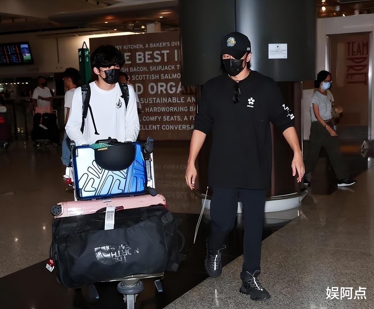 谢霆锋携长子返回香港，16岁Lucas乖巧冷酷！临走时大秀父子情