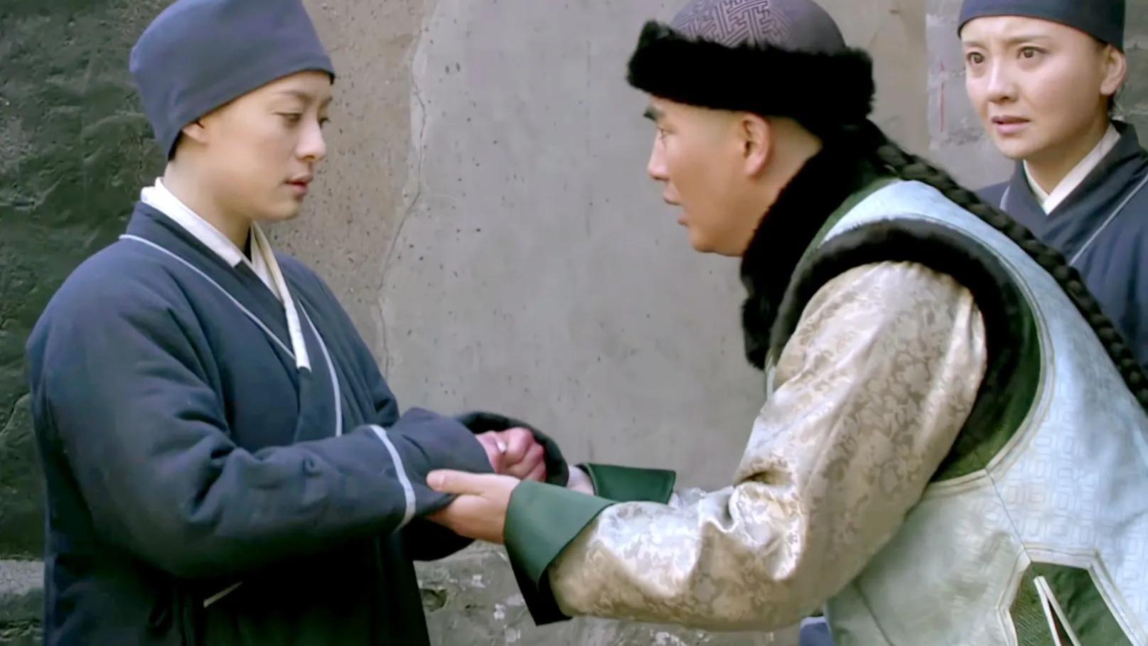 甄嬛传：温实初甘露寺探望甄嬛时的蓝袍消瘦，藏着眉庄献身的真相