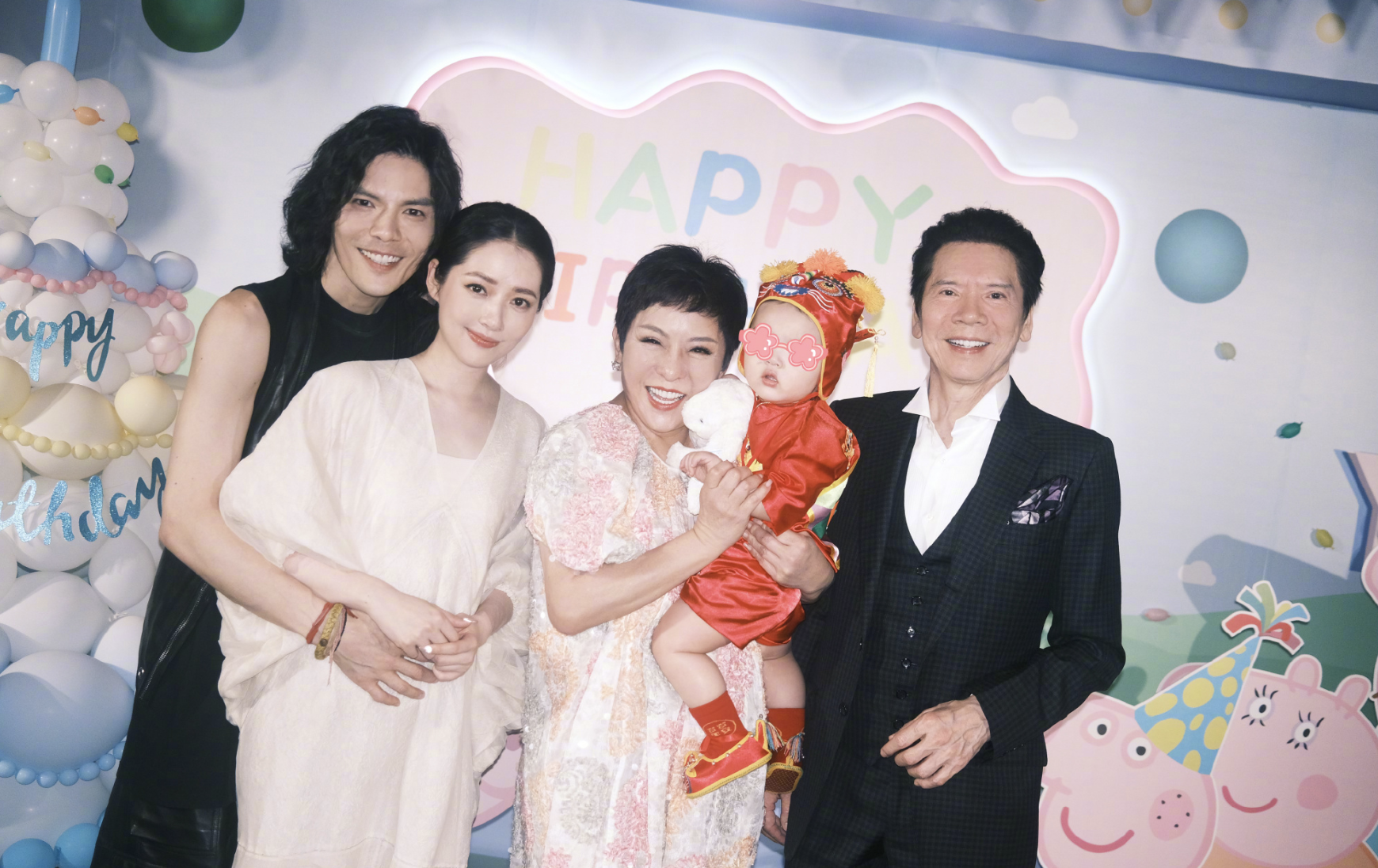 向佐读负面评论自黑,否认不回家,自称天天都回去,被网友喊话要反思